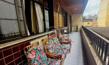 Apartamento de 3 quartos 1 suíte, dependência completa em rua tranquila, próximo a Praia da Bica!