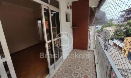 Apartamento de 2 quartos, dependência completa e sacada com  vista livre em excelente localização no jardim guanabara!
