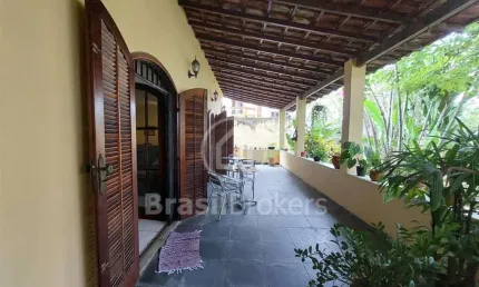 Casa à venda com 180,00m² e 4 quartos em Jardim Guanabara, Rio de Janeiro - rj