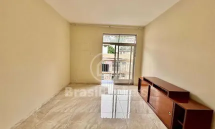 Apartamento 2 quartos com elevador e dependência completa em excelente localização!