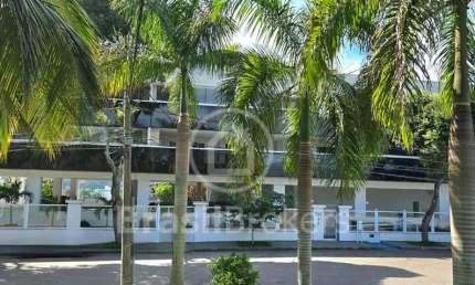 Apartamento quatro quartos, sendo uma suíte /área de lazer/ 4 vagas