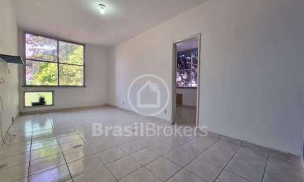 Apartamento de 1 quarto junto a todo comércio e condução do bairro