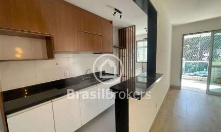 APARTAMENTO 2 QUARTOS, SENDO 1 SUITE- VARANDA E ELEVADOR