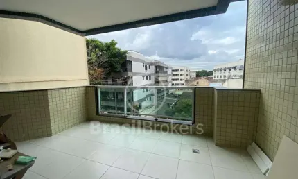 ÓTIMO  APARTAMENTO DE 2 QUARTOS AO LADO DO COMERCIO E CONDUÇÃO