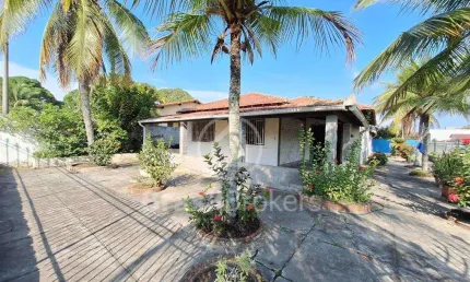Casa com 3 quartos à venda na Rua Francisco Bicalho, Pontinha, Araruama