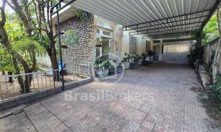 CASA COM 5 QUARTOS (2 SUÍTES) ACADEMIA, PISCINA COM 360m² NO MONERÓ - RJ