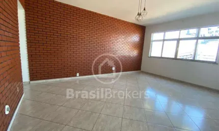 Magnifico apartamento de 3 quartos, suite e área de prisma com gourmet de frente para a linda vista da Praia da Bica!
