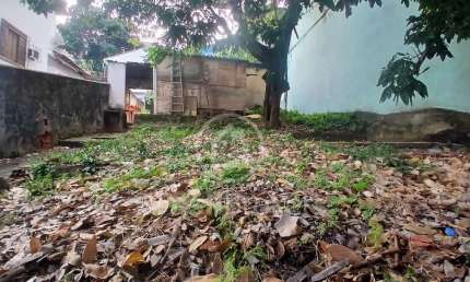 Terreno bem localizado na Principal rua da Freguesia