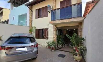 Excelente casa em condomínio fechado próximo ao brazuca com 225m² - 5 quartos (2 suítes)