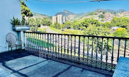 Casa à venda com 300,00m² e 3 quartos em Santa Teresa, Rio de Janeiro - rj