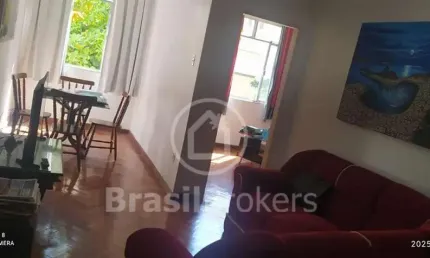 Apartamento 2 quartos, a venda Rua Siqueira Campos, na quadra da praia de Copacabana !