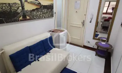 Apartamento quarto (suíte) e sala, cozinha separada (não-americana).