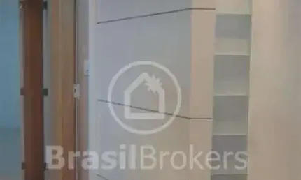 APARTAMENTO REFORMADO EM PRÉDIO CHARMOSO NO FLAMENGO