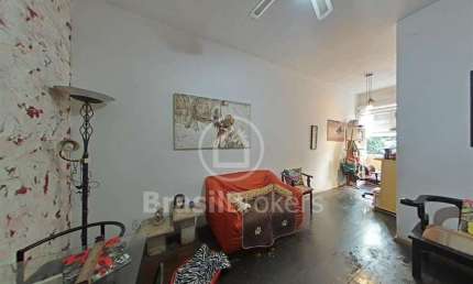 Excelente prédio na Rua Cinco de Julho, apartamento com sala e 2 quartos !
