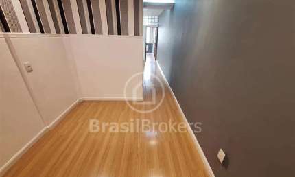 LINDA SALA COMERCIAL REFORMADA NO CENTRO COMERCIAL COPACABANA
