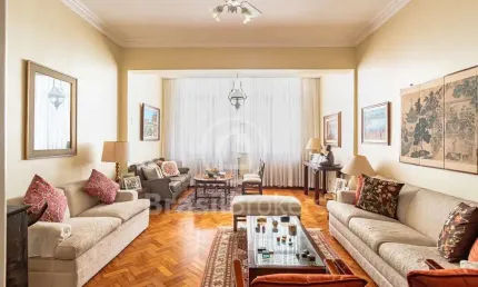 Lindo apartamento antigo, amplo, com 3! quartos e 2 vagas no Leblon!