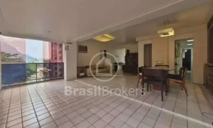 Descubra seu paraíso na Gávea: Apartamento com varandão e 3 quartos com vista espetacular!