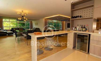 Leblon, Alto Luxo, original 4 quartos, 260m2, 2 vagas, predio com infra e portaria 24h