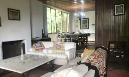 Refúgio de Paz e Verde em Condomínio Fechado com Segurança