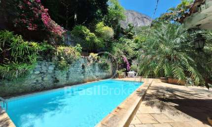 Casa na Alexandre Stockler  com terreno 1400 m² e 5 suites, Rio de Janeiro - RJ