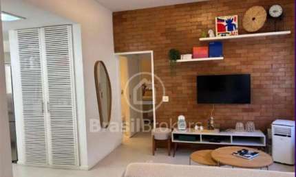 Apartamento à venda no Leblon, 2 quartos porteira fechada.