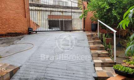 Imóvel de 6 quartos, 3 vagas, indevassado, em Santa Rosa.