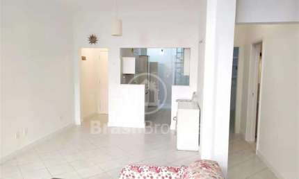Charmoso apartamento à venda na Rua rainha Guilhermina, Leblon, com vaga, sem elevadores..