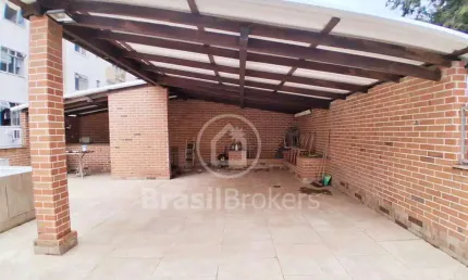 Cobertura duplex à venda – rua silenciosa e arborizada com vista para o cristo redentor