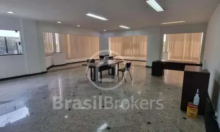 Excelente sala comercial com 170 metros quadrados , localizadas no coração da barra da tijuca.