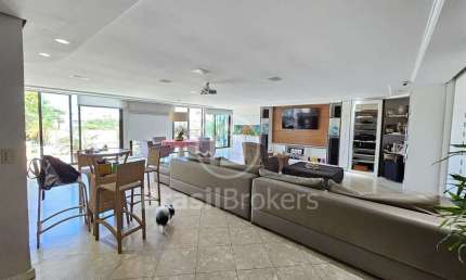Cobertura espetacular com localização privilegiada a uma quadra da praia na Barra da Tijuca!