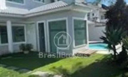 MANSÃO com 600m2 área construída, 6 quartos sendo 4 suites , hidromassagem , em RECREIO DOS BANDEIRANTES.