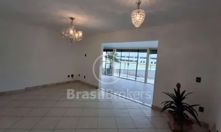 Cobertura espaçosa e completa no Recreio dos Bandeirantes com 172m² e 2 vagas!