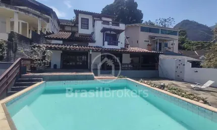 Casa Condomínio 4 quartos com Piscina e Quintal, Luxo.