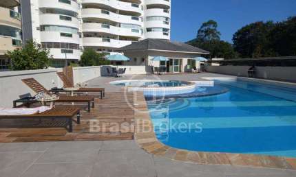 Apartamento de 3 quartos (1 suíte) no Recreio dos Bandeirantes com vista para a piscina!