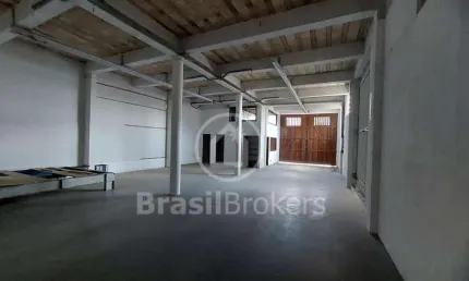 Galpão vazio em grande terreno de Curicica- Jacarepaguá