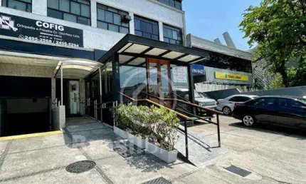 Sua oportunidade na Barra da Tijuca: Loja espaçosa com potencial para o seu negócio!