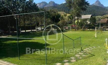 Excelente CASA em condomínio fechado em TERESÓPOLIS!!