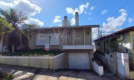 Casa para Venda em Farroupilha, centro, 4 dormitórios, 2 suítes, 5 banheiros, 1 vaga