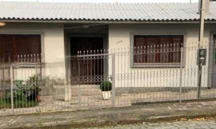 Casa para Venda em Caxias do Sul, Petrópolis, 3 dormitórios, 2 banheiros
