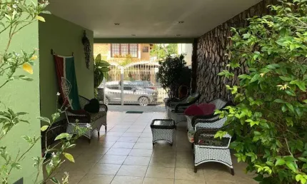 Suntuosa residencia, 04 quartos,melhor condomínio do valqueire