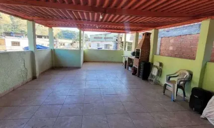 Belissima casa de 2 quartos com boa localização e aceita financiamento!