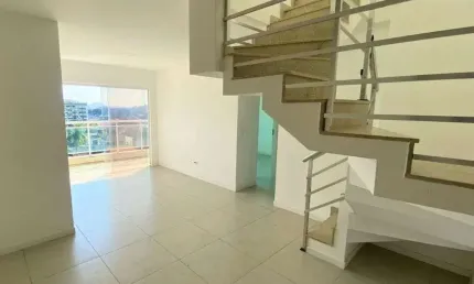 Cobertura espetacular de 2 quartos com suíte em localização privilegiada