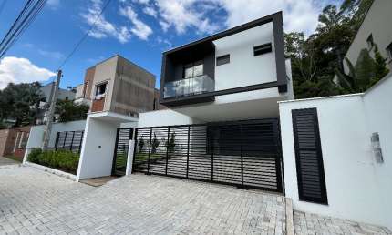 Sobrado Alto Padrão com 248 m2 no bairro Amizade - Jaraguá do Sul / SC