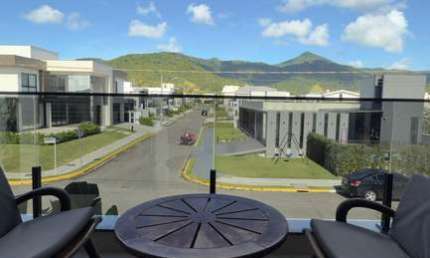 Casa de 400 m2 mobiliada c/ 3 suítes + piscina no Caledônia