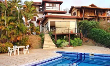 Casa mobiliada de 344 m2 c/ 4 suites no Cond. Moinho de Valinhos-SP