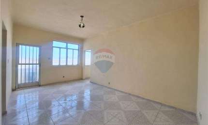 Sobrado com 2 Quartos, Quintal Amplo e Vaga de Garagem na Penha Circular