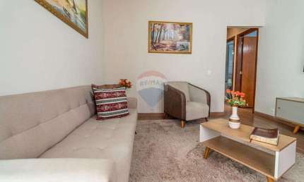Casa em Higienópolis, com vaga, terraço totalizando 180 M2, porteira semifechada