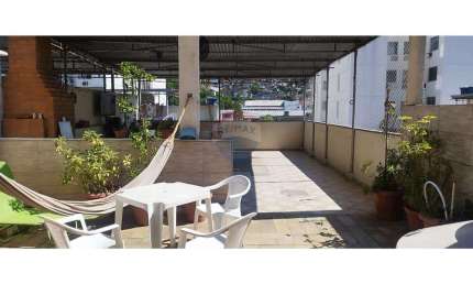 CASA  DE VILA TRIPLEX TENDO TERRAÇO COM CHURRASQUEIRA E UMA VAGA DE GARAGEM