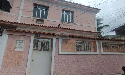 CASA PERFEITA COM GARAGEM PARA CINCO CARROS! ACEITA FINANCIAMENTO BANCÁRIO