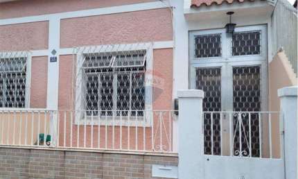 'Alugue: Casa 2 quartos, quintal  e de frente com 64m2 -  R$  1.550,00 mais taxas